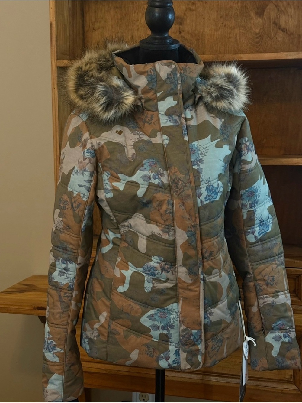 OBERMEYER (NWT) Women's Floral Camo Puffer Jacket with Faux Fur Hood (Size 4)